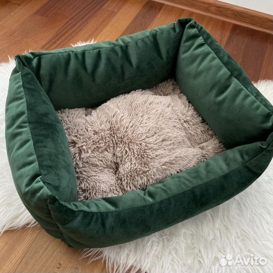 Лежанка среднего размера зелёная для собак