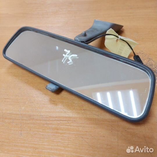 Зеркало заднего вида в салоне Nissan Sunny