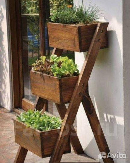 Клумба, опора для вьющихся растений