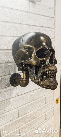 Вешалка для шлема и экипировки