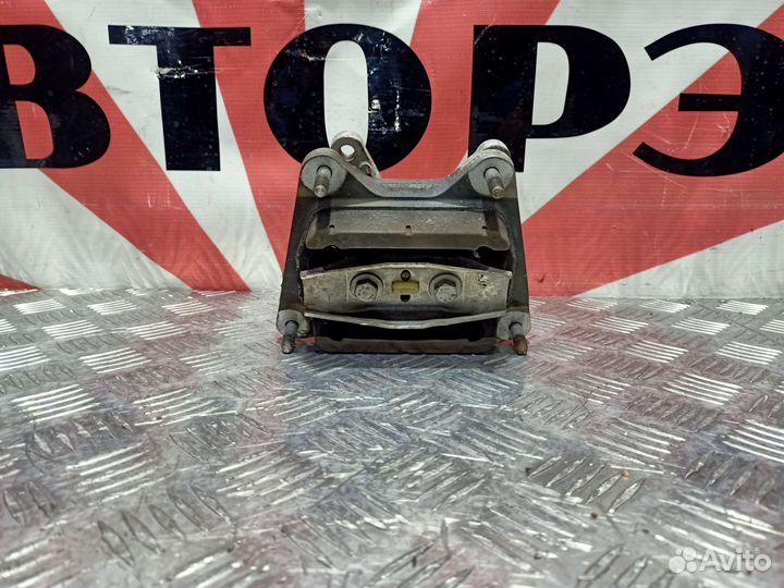 Задняя подушка АКПП Ауди А6 С6 3.2