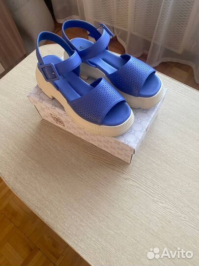 Босоножки женские р. 40
