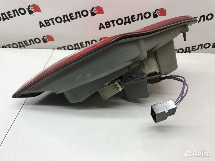 Фонарь в крышку багаж прав Nissan Maxima A33 2000