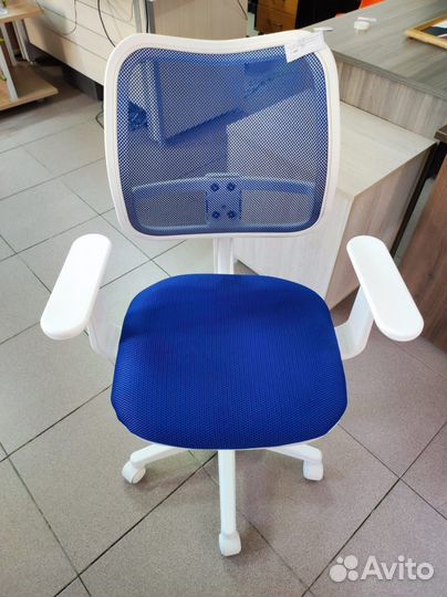 Офисное кресло
