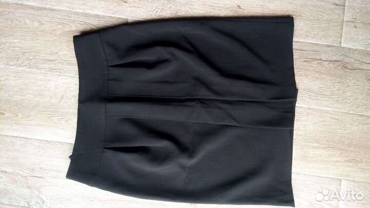 Юбки классические 4 шт черные,красная