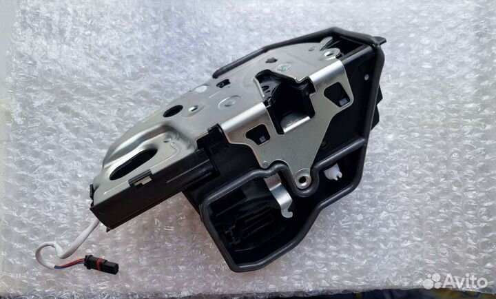 Замок двери BMW под доводчик