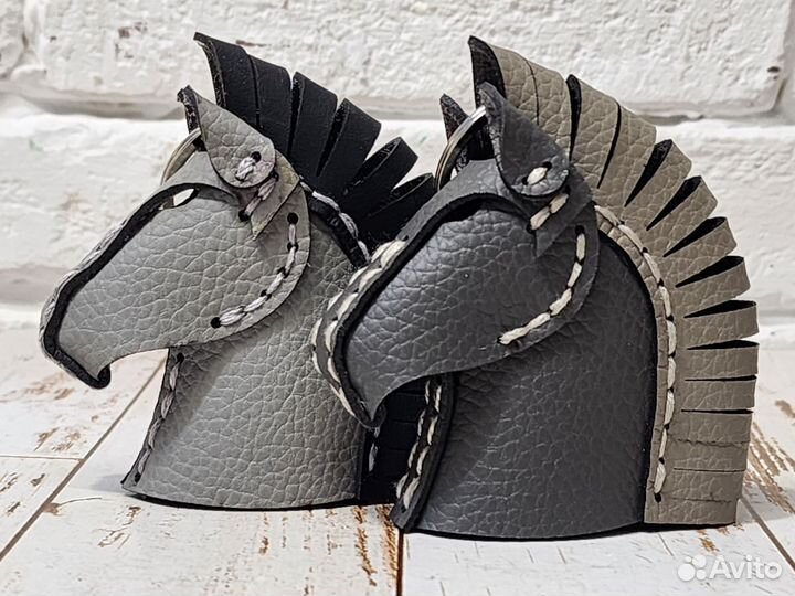 Брилок из кижи и кожзама Лошадь