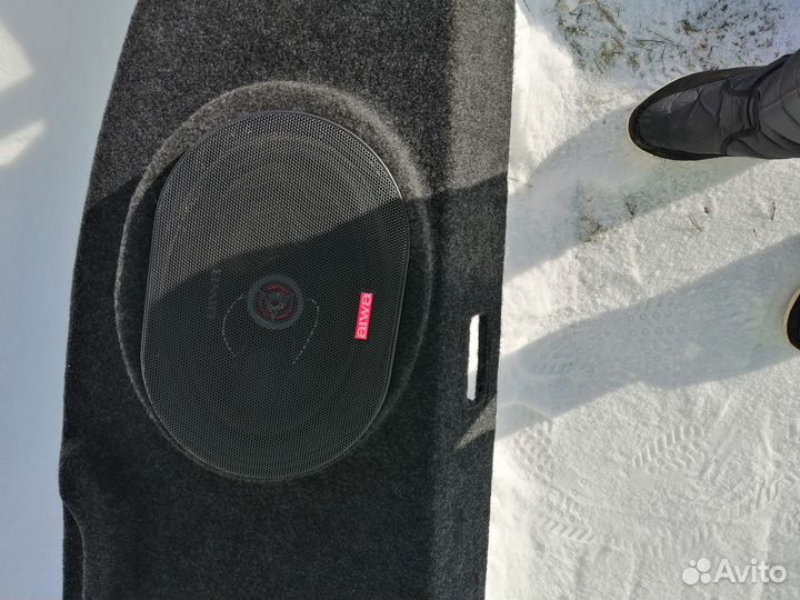 Акустическая полка на гранту