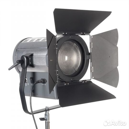 Осветитель студийный GreenBean Fresnel 300 LED X3