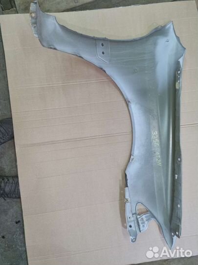 Переднее крыло Toyota carina