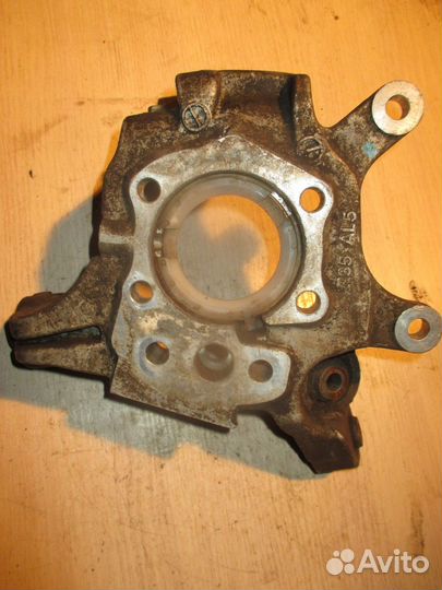 Кулак поворотный задний правый (Nissan Teana)