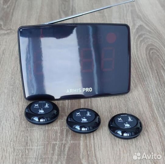 Кнопка вызова персонала и табло оповещения