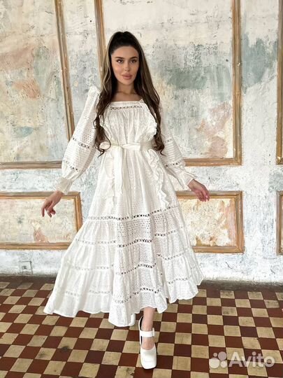 Платье с вышивкой