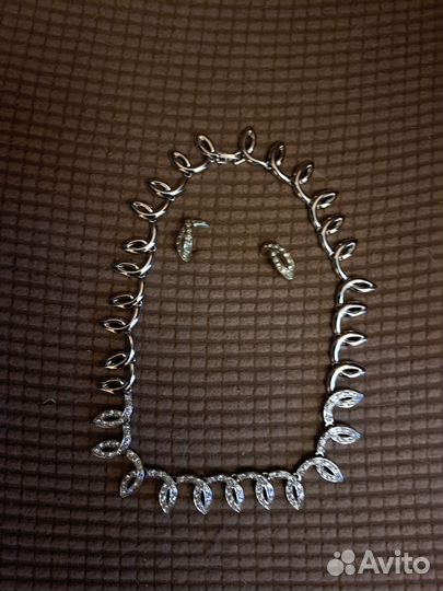 Ожерелье,серьги,часы,кисть,ресницы,кольцо