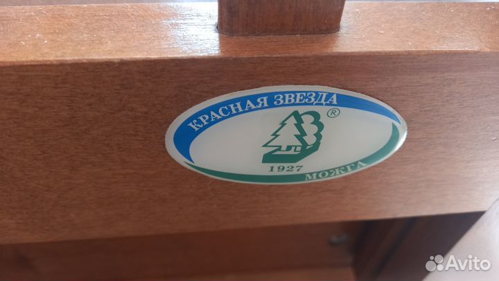 Детская кроватка с маятником и матрасом