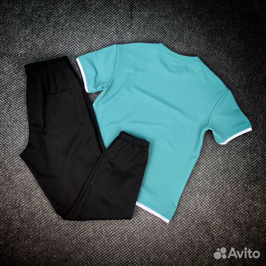 Спортивные Костюмы (Магазин)