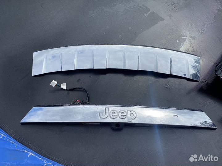 Решетка радиатора jeep grand cherokee wk2