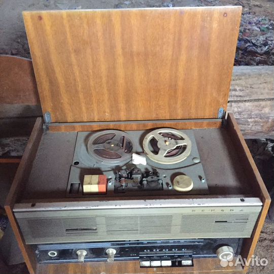 Катушечный магнитофон, радиоприёмник Рекорд