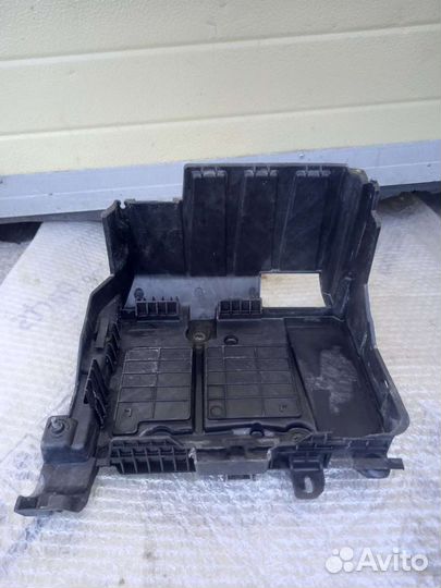 Рено сценик 2- площадка аккумулятора