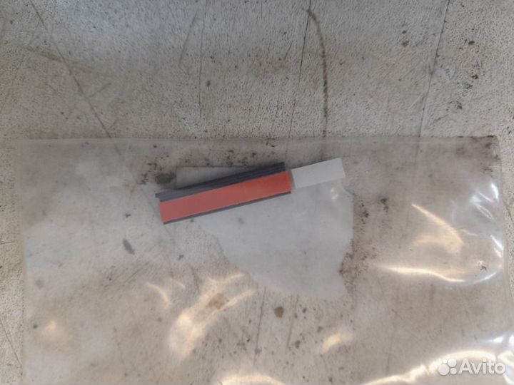 Уплотнитель Toyota Rav4 50 2018-2023