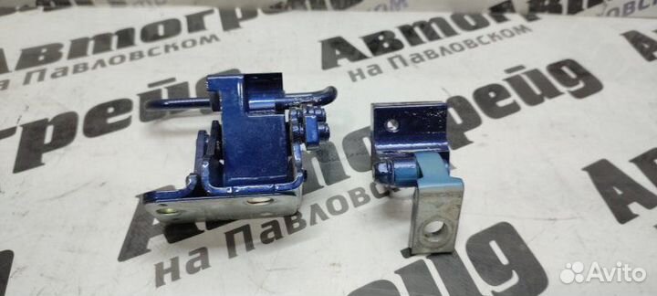 Петля дверная задняя левая Volkswagen Touareg 7LA