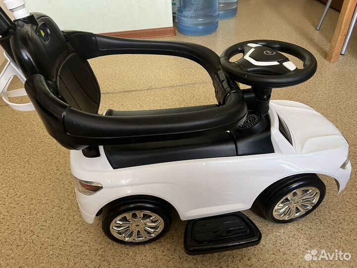 Машинка каталка толокар с ручкой