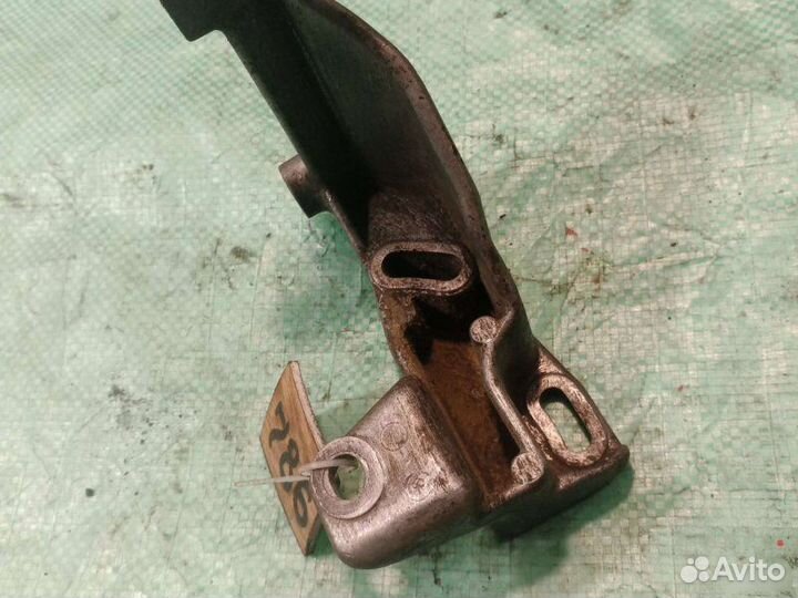 Кронштейн гидроусилителя Audi A6 C4 седан 2.0I