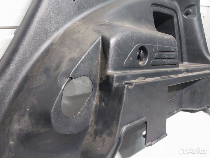 Обшивка багажника задняя правая Hyundai Ix35