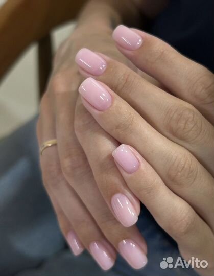 Модель на маникюр