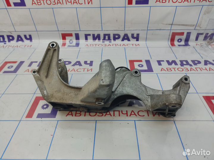 Кронштейн генератора Volkswagen Touareg (GP) 02226