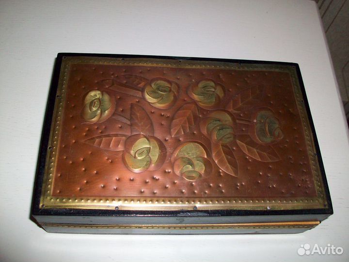 Шкатулка СССР с чеканкой