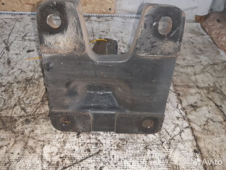 Кронштейн ящика акб на раме XF105 DAF