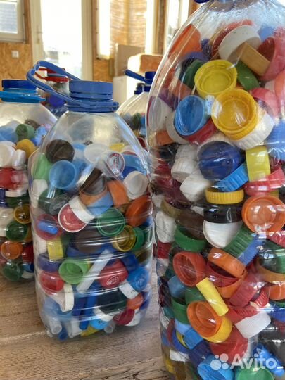 Пробки крышки от пластиковых бутылок