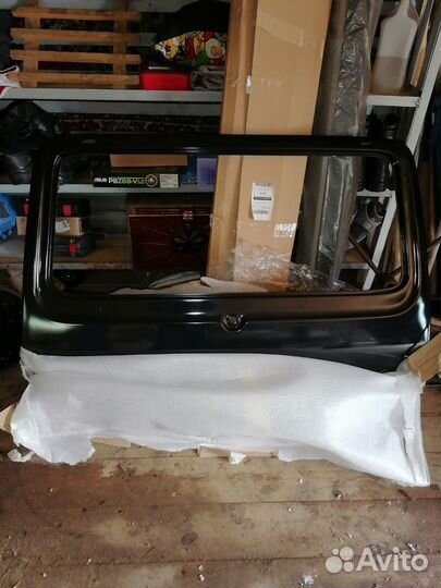 Пластиковая дверь на ниву