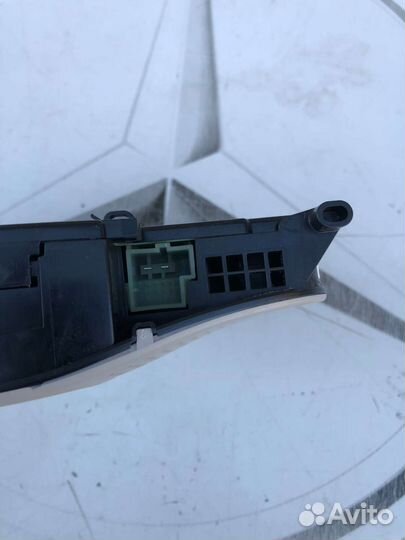 Плафон передний мерседес 205