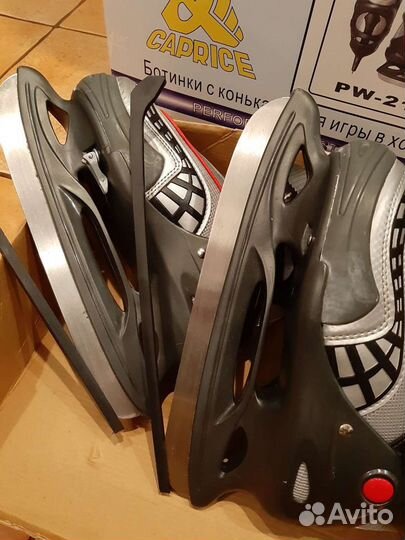 Коньки хоккейные