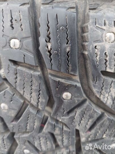 Bridgestone Blizzak Spike-02 SUV 215/60 R17