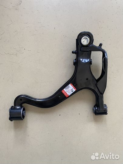 Рычаг нижний левый в сборе Range Rover LR075995