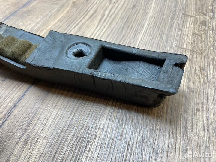 Уплотнительная резинка капота левая Audi A7 4G C7