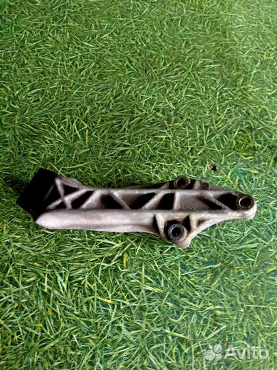 Кронштейн двигателя для Пежо 306 1998г