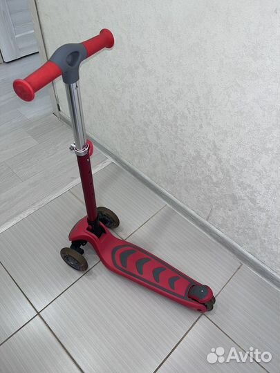 Самокат трехколесный