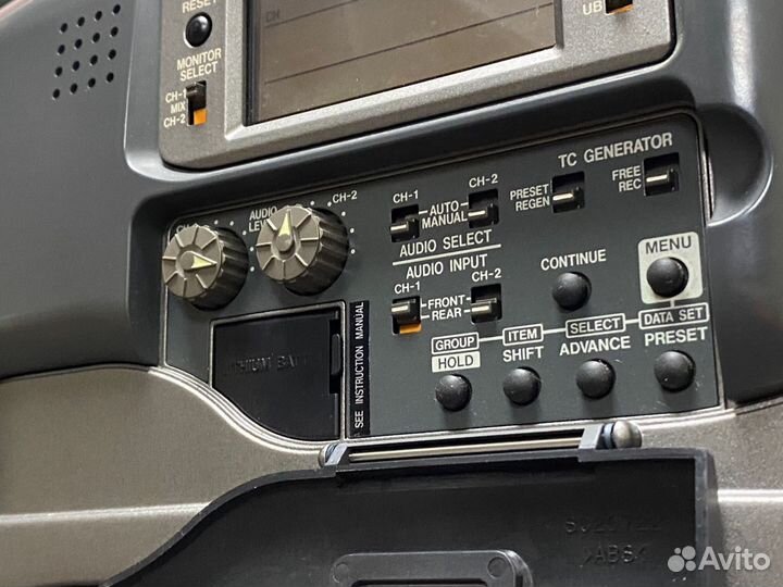Видеокамера JVC GY-DV 500