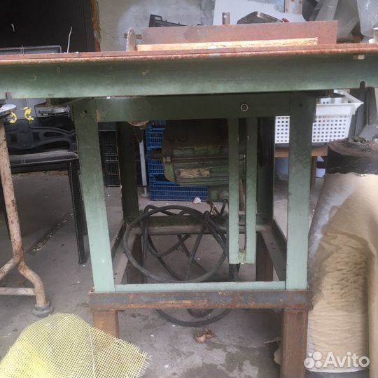 Торцовочный станок по дереву