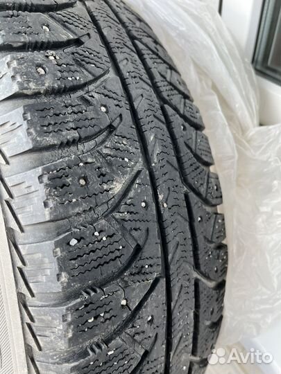 Bridgestone Ice Cruiser 7000 215/70 R16