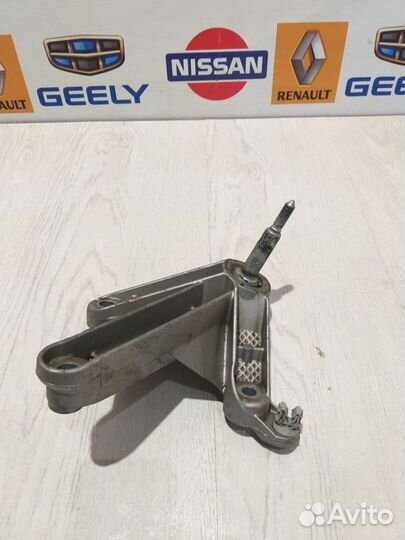 Кронштейн опора крепления кпп коробки передач Niss