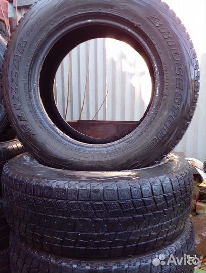 Bridgestone Blizzak DM-V1 215/70 R16