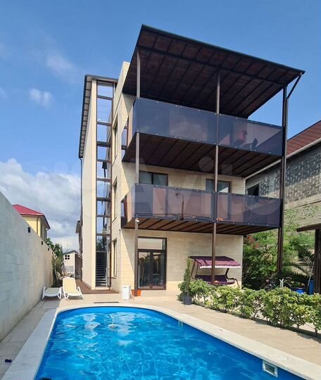 Дом 200 м² на участке 5 сот.