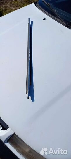 Молдинг передней левой двери 