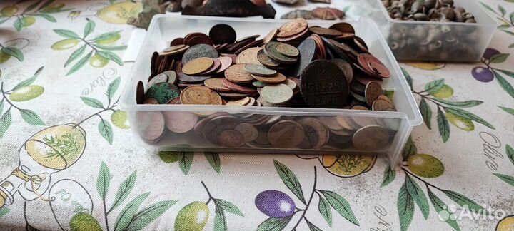 Монетки,значки,пуговицы и тд и тп