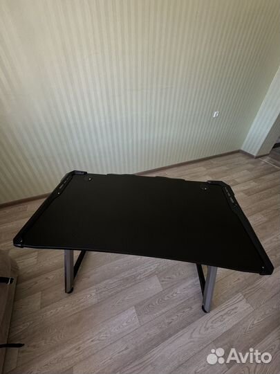 Игровой компьютерный стол с подсветкой